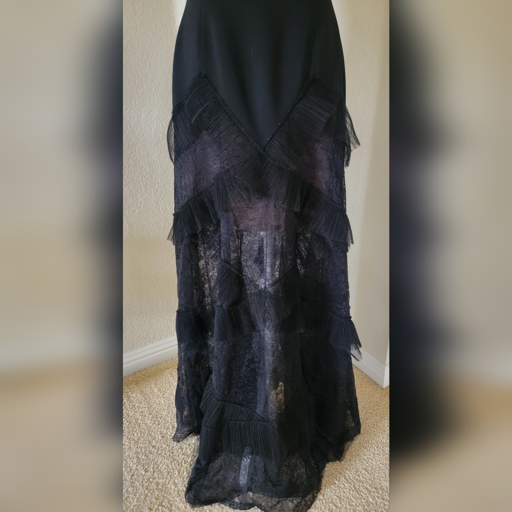 BCBG Maxazria Elegant Black Evening Gown, Size 8 - Picture 6 of 9